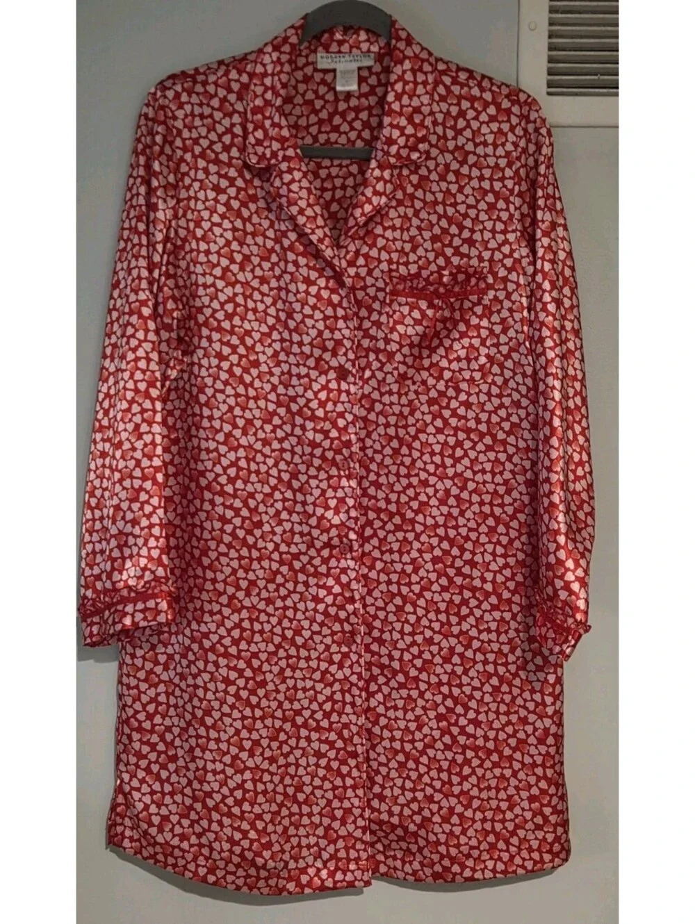 Morgan Taylor Intimates M Red Pink Heart Satin Sleepshirt Button Down Pajama